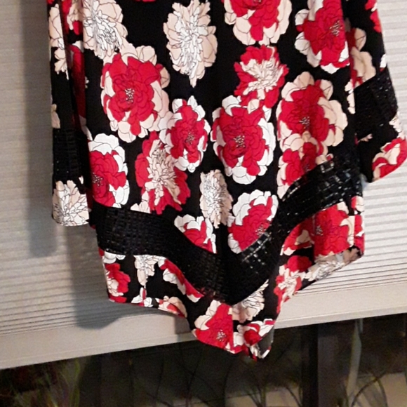 Alfani black, red and white silky top - Picture 7 of 7